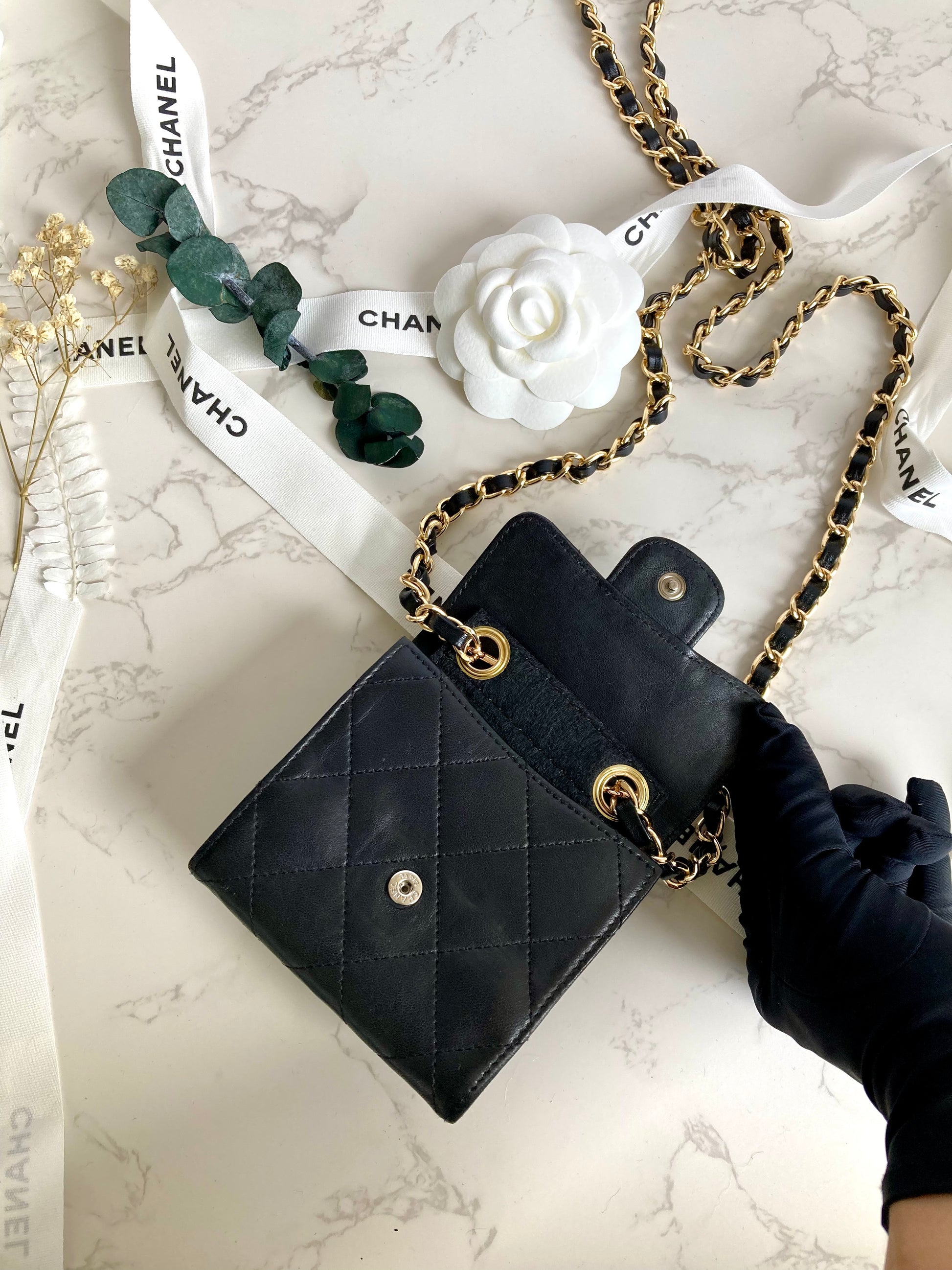 CHANEL Classic Lamb Skin Compact Wallet – Silver CC Logo (With Add-on Chain)